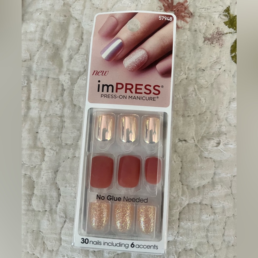 Press on nails